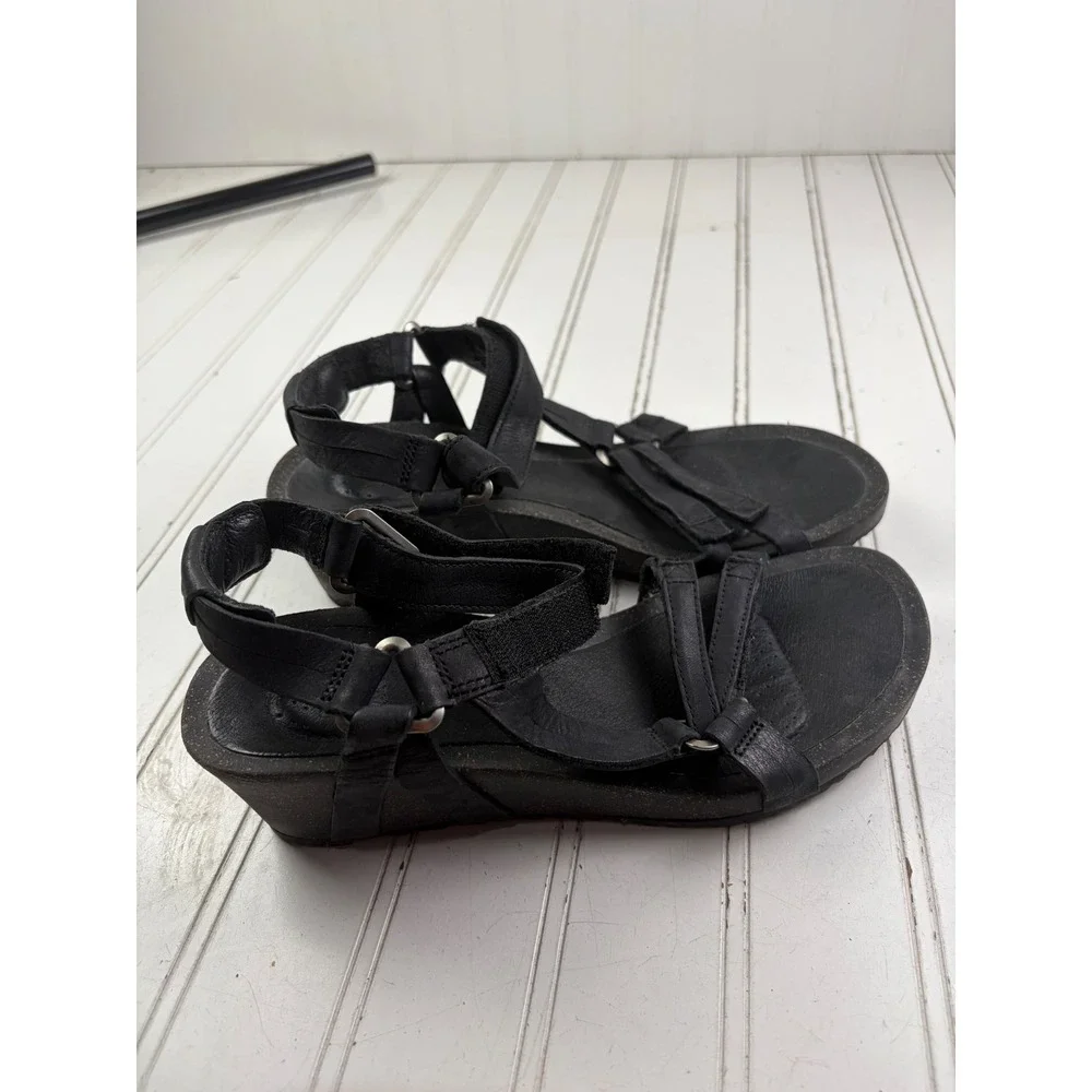 Teva Ysidro Universal Black Leather Wedge Sandals Women's Size 7.5
